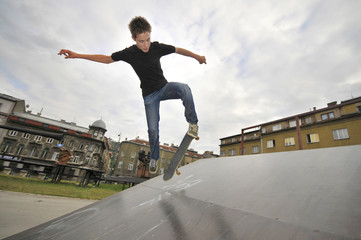 Fototapeta na wymiar Boy practicing skate in a skate park