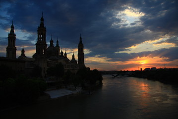 EL PILAR DE NOCHE-ZARAGOZA