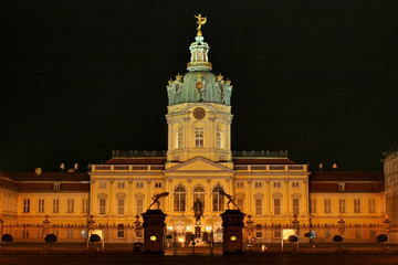 Fototapeta na wymiar Berlin w nocy