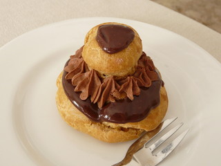 religieuse au chocolat