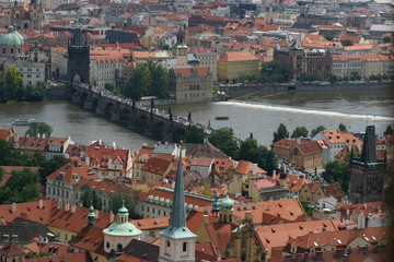 Fototapeta na wymiar vue générale du pont charles et de la ville de Prague