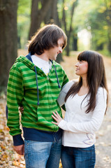 Obraz premium Young beautiful couple outside