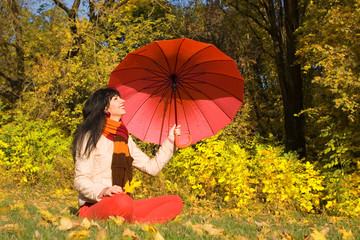 Young pretty woman in the autumn park.