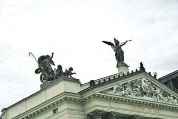 Fototapeta na wymiar opéra Prague, Praha République Tchèque