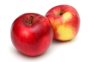 Fototapeta na wymiar Red apples isolated on white.