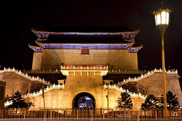 Rolgordijnen Zhengyang Gate Streetlight Tiananmen Square Beijing Night © Bill Perry