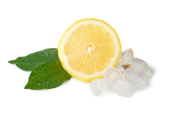 Photo sur Plexiglas Dans la glace tranche de citron avec de la glace et deux feuilles