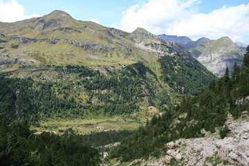 Sommets surplombant la vallée de Gavarnie (Hautes-Pyrénées)