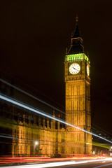 Fototapeta na wymiar Westminster Wieża / Big Ben w nocy