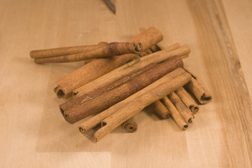 Cinnamon sticks on wood