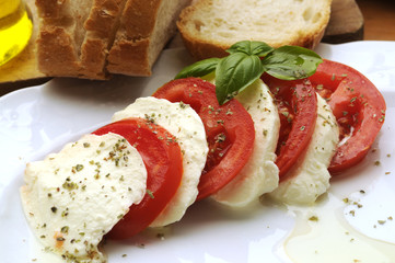 Mozzarella di bufala e pomodori - Antipasto - Campania