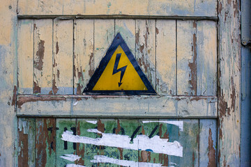 warning sign: danger, risk of one's life