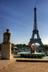 Fototapeta na wymiar Eiffelturm w Paryżu