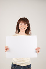 Fototapeta premium プラカードを持つ女性