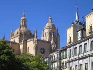 Fototapeta na wymiar Vue depuis la plaza mayor de Segovia