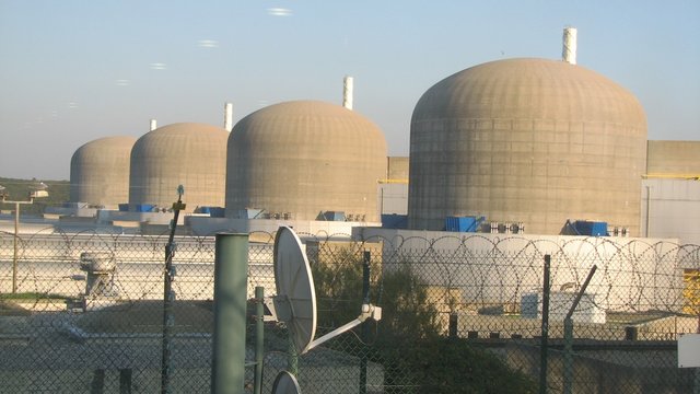 Ovnis survolant une centrale nucléaire