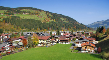 Fototapeta na wymiar Domy w Kirchberg in Tirol - Kitzbuhel Austria