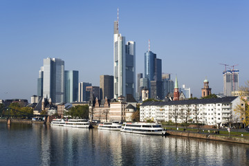 Fototapeta na wymiar skyscrapers financial district, Main river, boats, Frankfurt