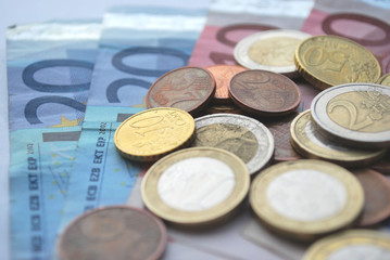 Soldi  moneta  e carta