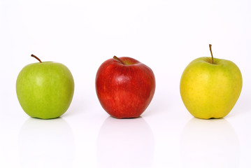 Three apples different colors looks like traffic light