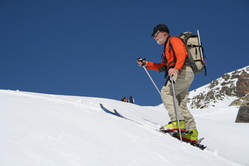 Skieur de randonn&eacute;e