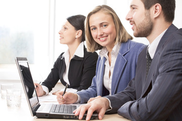 Obraz premium Two businesswomen and a businessman working in team