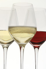 Vino frizzante con vino rosso e bianco
