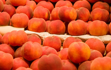 Fototapeta na wymiar Bins of fresh peaches at a local farmers market