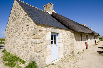Fototapeta na wymiar typisches Haus in der Bretagne in Frankreich