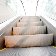 Fototapeta na wymiar Fast moving escalator in shopping center