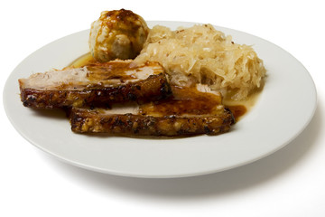 Schweinsbraten mit Semmelknödel und Sauerkraut