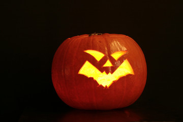 Halloween Kürbis mit Gesicht