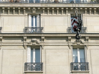 Fa&ccedil;ade de piertre avec crochet de grue, Paris, France.