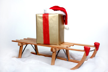 Weihnachtsmütze und Geschenke