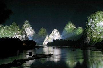 leuchtende Berge