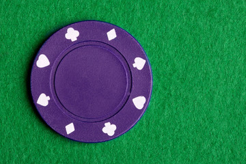 Naklejka premium A $500 purple poker chip