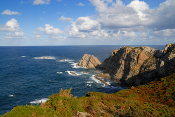 Fototapeta na wymiar Skaliste wybrzeża północnej Hiszpanii