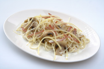 Paste with mushrooms and hamon