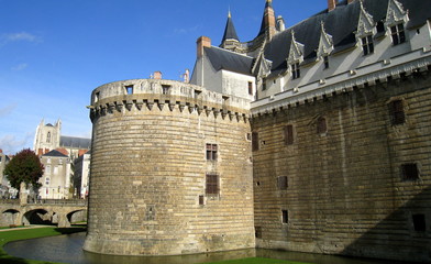 Fototapeta na wymiar mury obronne zamku w Nantes