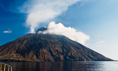 Annäherung an die Vulkaninsel Stromboli