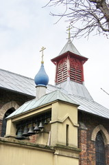 Fototapeta na wymiar Petits clochers d'une église russe orthodoxe.