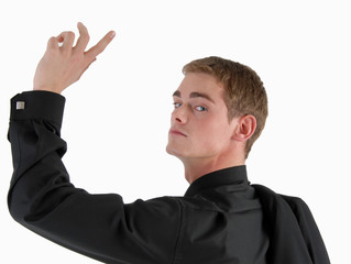 Junger Mann bei Bestellung