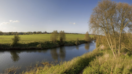 Fototapeta na wymiar river avon stratford-upon-avon warwickshire england uk