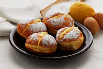 Bomboloni alla crema - Dolci - Ricette della Toscana