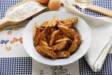 Cantucci o biscottini - Dolci Ricetta tradizionale della Toscana