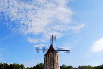 Papier Peint photo autocollant Moulins Moulin à vent de face.