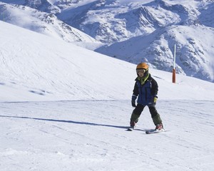 Fototapeta na wymiar Extreme sport - ski vacation in France white snow
