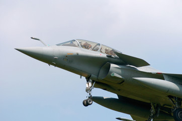 Kampfflugzeug bei der Landung