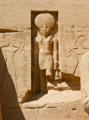 sculture de Râ au temple d'Abu Simbel
