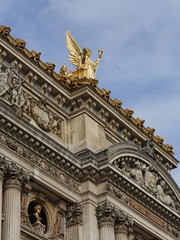 Fototapeta na wymiar statua Opera Garnier